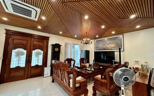 Bán biệt thự song lập Hoa Phượng 8, hướng Tây Nam, đã hoàn thiện đẹp, đường thông, đất nở hậu, vị trí đẹp tại Vinhomes Riverside